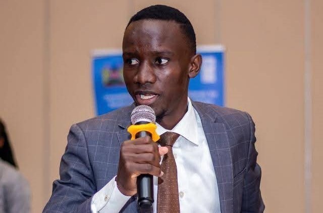 Ken Babu addressing youth and political leaders during a Centre for Multiparty Dialogue event